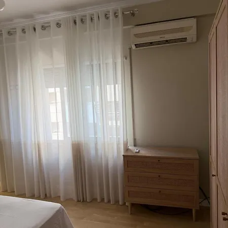 Grand 2 Bedroom Apartment *