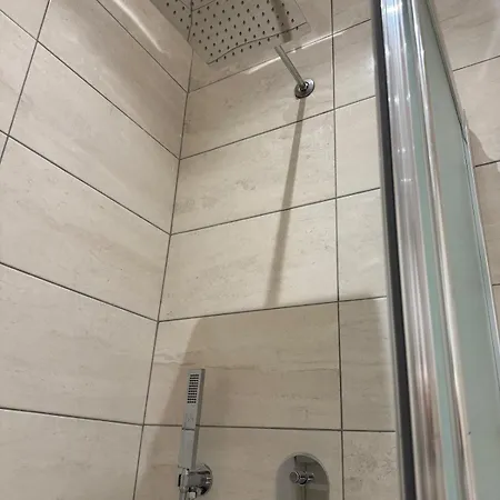 Grand 2 Bedroom Apartment *